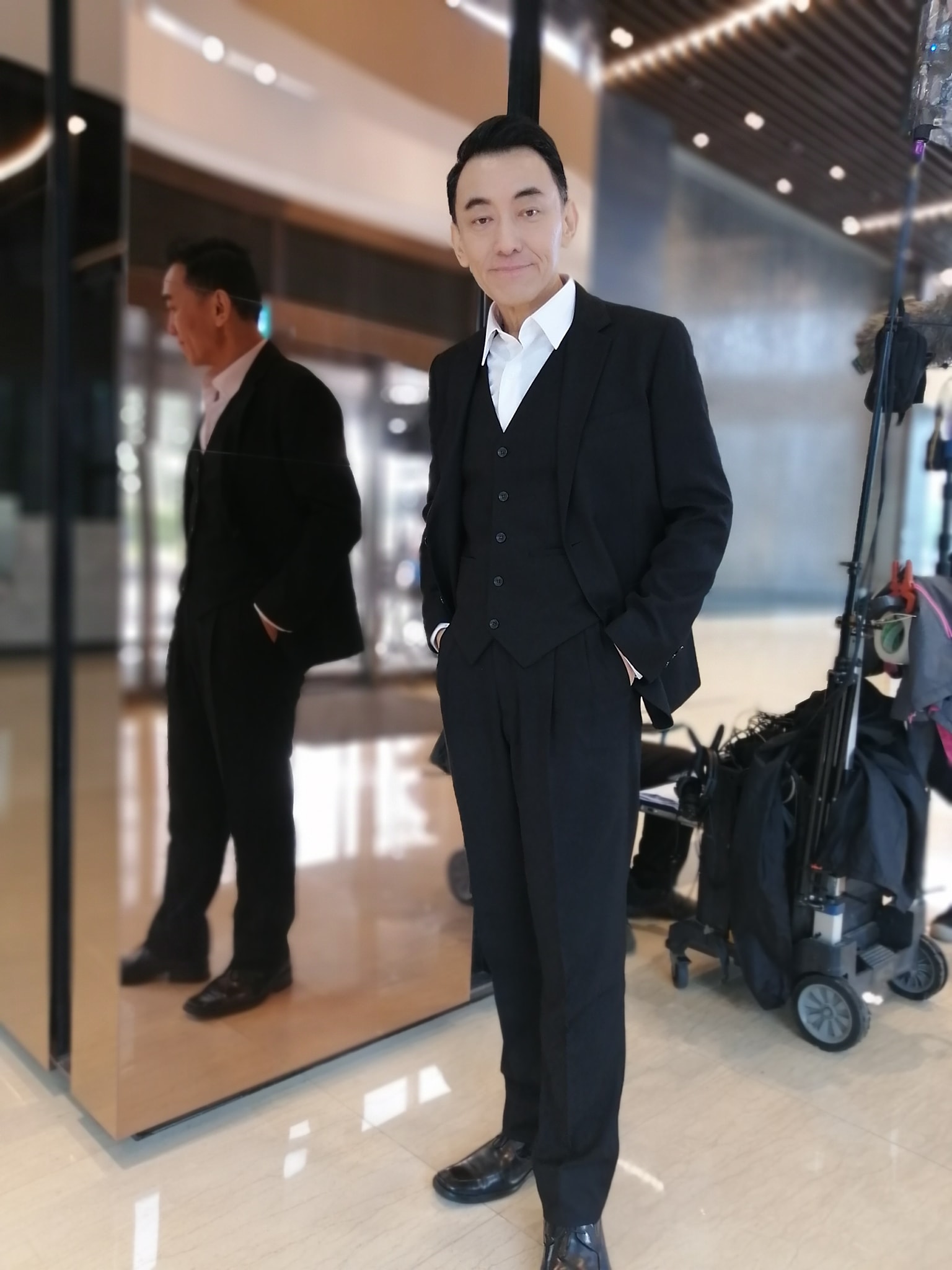消失半年憔悴露面！徐亨「雙頰凹陷暴瘦復出」嚇壞網友　54歲近況曝光「坦承遇中年危機」：很想回來拍戲
