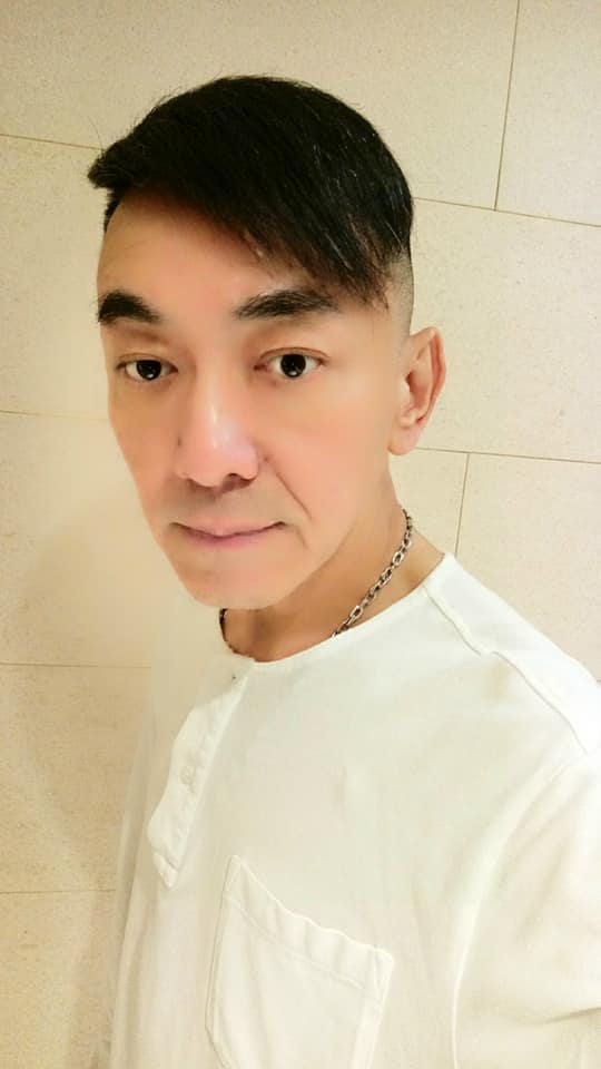 消失半年憔悴露面！徐亨「雙頰凹陷暴瘦復出」嚇壞網友　54歲近況曝光「坦承遇中年危機」：很想回來拍戲