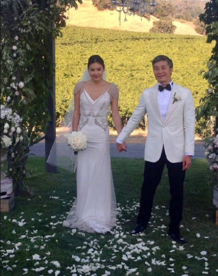 她28歲嫁42歲天王巨星！4年時間「花光丈夫7億家產」　離婚後「再嫁富二代」身材發福卻難掩幸福