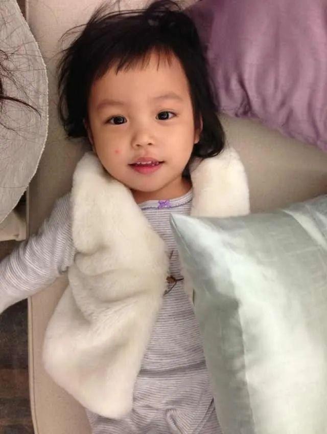媽媽是趙薇！她10歲身價過億「從不穿名牌服飾」氣質感卻爆棚　超暖舉動「成同父異母哥哥」精神支柱