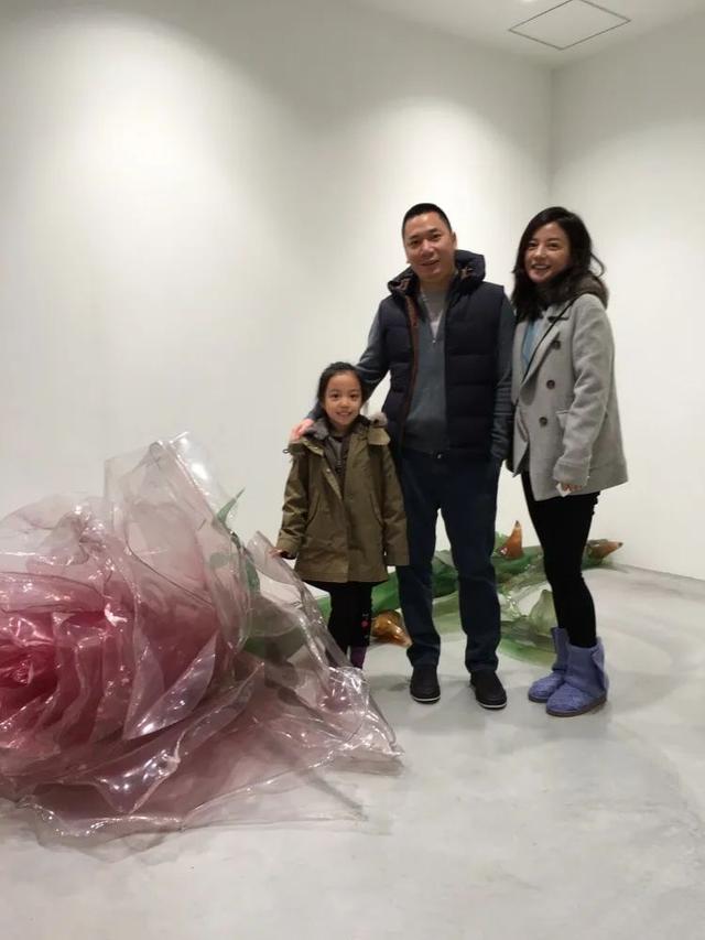 媽媽是趙薇！她10歲身價過億「從不穿名牌服飾」氣質感卻爆棚　超暖舉動「成同父異母哥哥」精神支柱
