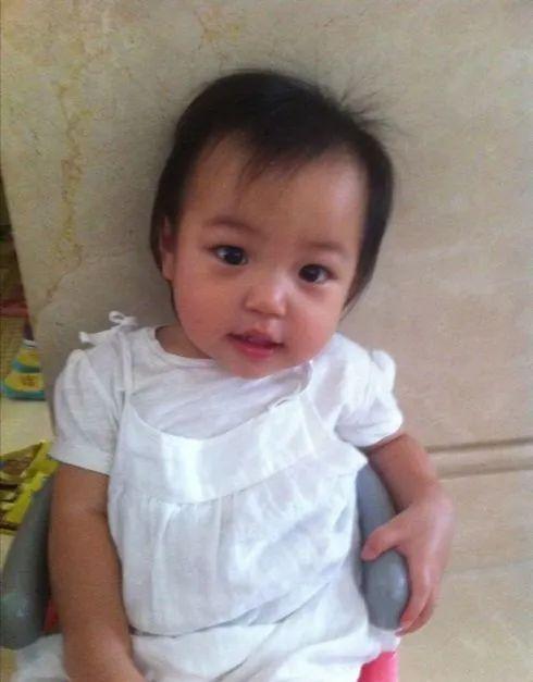 媽媽是趙薇！她10歲身價過億「從不穿名牌服飾」氣質感卻爆棚　超暖舉動「成同父異母哥哥」精神支柱