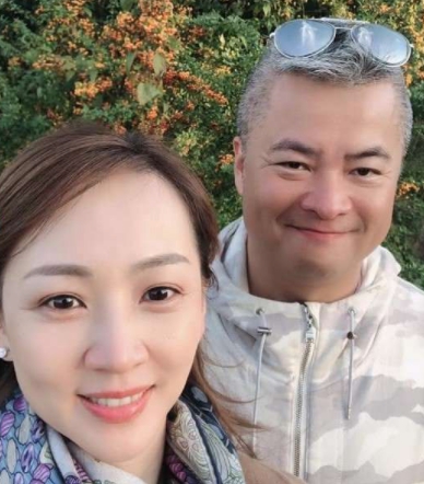 郁方發願「替50歲富尪吃素108天」背後藏洋蔥　「老公總在女兒前誇她」最好婚姻身教：要嫁跟爸爸一樣的人