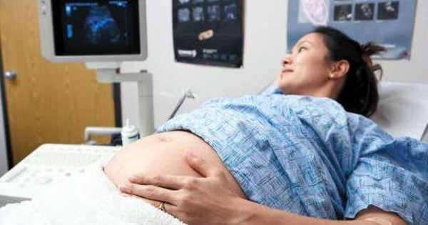 3胎又生女兒！人妻產房內喊「對不起婆婆」捶胸痛哭　老公「熱情臉秒變冰山」醫護哀嘆：寶寶無辜