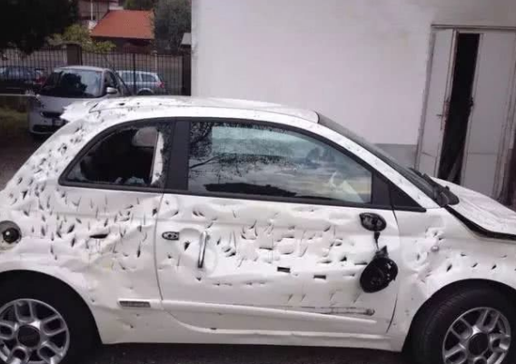 幹得漂亮！男子亂停車「堵社區出口」 　次日愛車變「蜂窩煤」投訴無門：長記性了嗎？