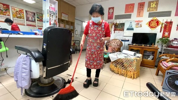 積小善成大德！7旬理髮嬤「2年無休剪上萬顆頭」捐350萬救護車　謝3子成全「背後原因好暖」：菩薩心腸