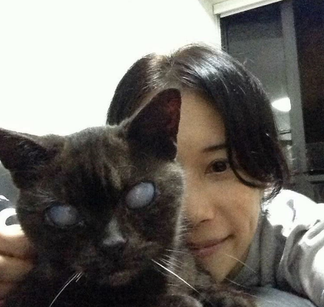 50歲莫文蔚超大膽！僅穿泳褲「全開放上半身跳海」勇氣驚人　牛奶肌光滑美背「比3000萬長腿」還吸睛 