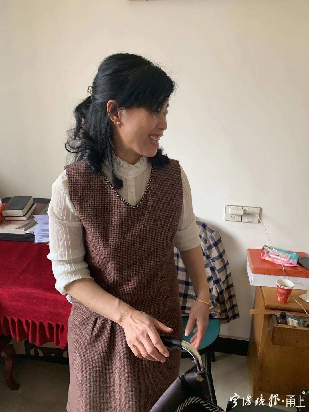 不願拖累妻女！癱夫臥床20年「忍淚逼離婚」求鄰居做媒　妻「堅持帶夫改嫁」公開兩任尪同屋相處