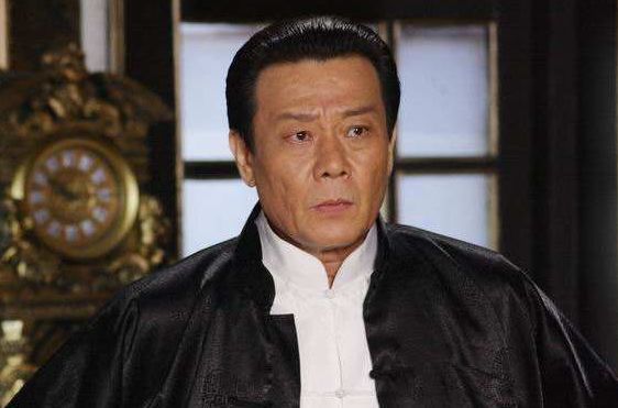 兩女共侍一夫！三人和平共處「長達37年」　64歲中風「兩位夫人悉心照料」母親卻堅持住養老院