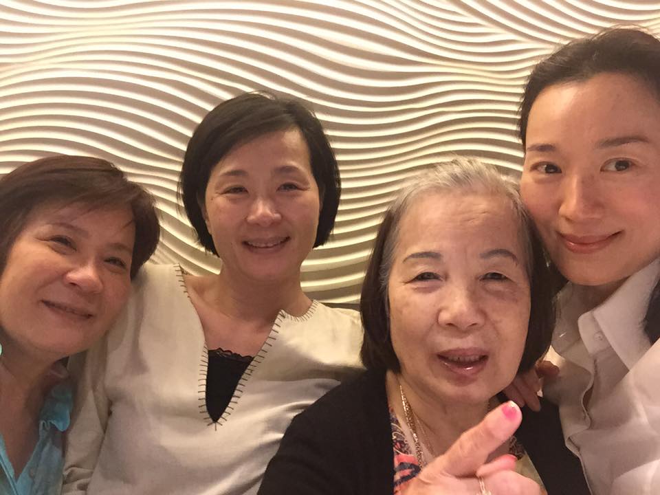 坣娜自責「想過送母去安養院」！「花3年才適應母失智」長照11年不容易　嫁洋尪「婚後堅持定居台灣」原因感人