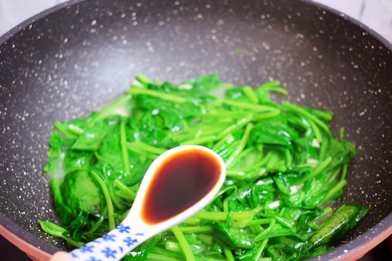 冬至前後常吃此菜！葉酸含量高「護肝補鐵」比肉還營養　「簡單家常菜」馬上能上桌