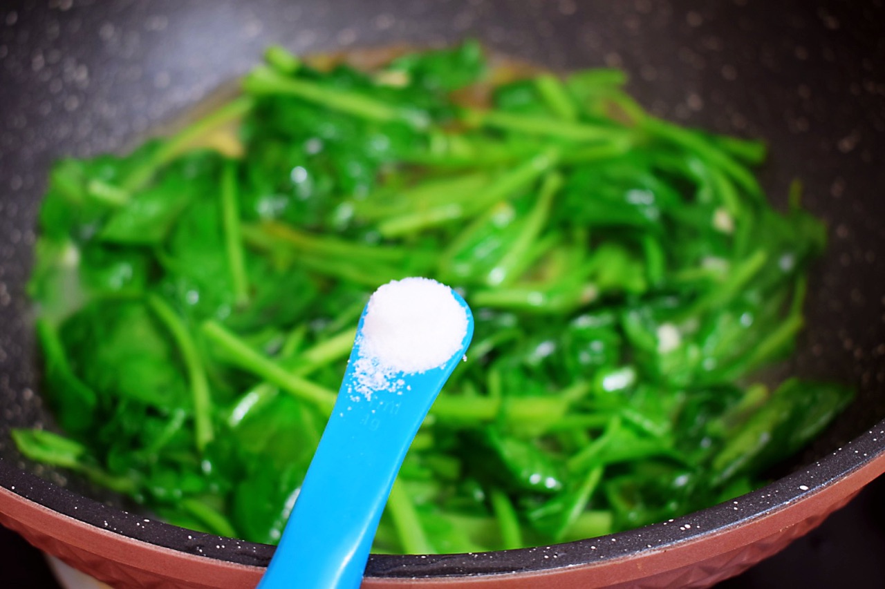 冬至前後常吃此菜！葉酸含量高「護肝補鐵」比肉還營養　「簡單家常菜」馬上能上桌