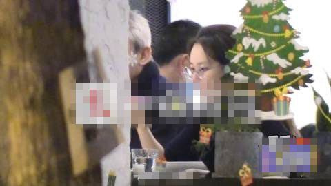 拋髮妻娶新歡！64歲再棄新歡「戀上小30歲女助理」　忘年戀恩愛8年「今70歲名導不婚」依舊瀟灑