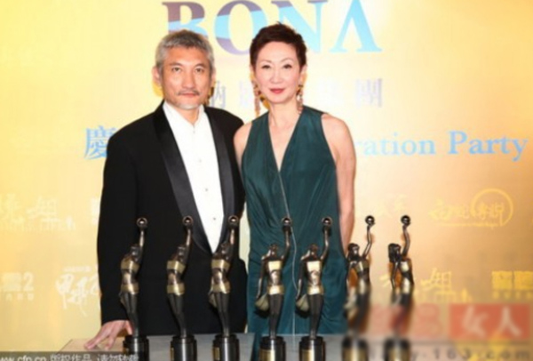 拋髮妻娶新歡！64歲再棄新歡「戀上小30歲女助理」　忘年戀恩愛8年「今70歲名導不婚」依舊瀟灑