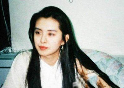 拋髮妻娶新歡！64歲再棄新歡「戀上小30歲女助理」　忘年戀恩愛8年「今70歲名導不婚」依舊瀟灑