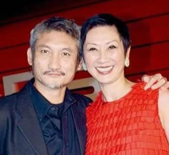 拋髮妻娶新歡！64歲再棄新歡「戀上小30歲女助理」　忘年戀恩愛8年「今70歲名導不婚」依舊瀟灑