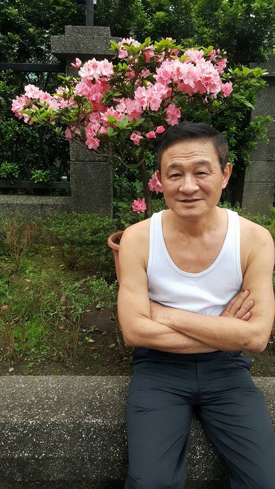 車禍帶走太太！本土男星咬牙根「養大兩女兒22年」　愛女畢業後「暖心告白爸爸」他喊：老婆可安心了