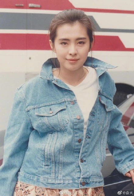 53歲未婚生活凄慘？王祖賢出家後「被酸一臉苦相」　息影16年不工作「依舊瀟灑」網：富婆的快樂你不懂