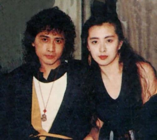 53歲未婚生活凄慘？王祖賢出家後「被酸一臉苦相」　息影16年不工作「依舊瀟灑」網：富婆的快樂你不懂
