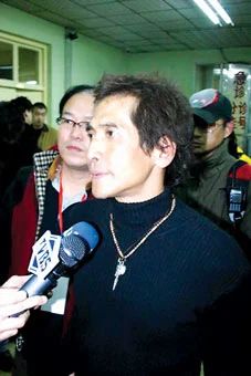 53歲未婚生活凄慘？王祖賢出家後「被酸一臉苦相」　息影16年不工作「依舊瀟灑」網：富婆的快樂你不懂