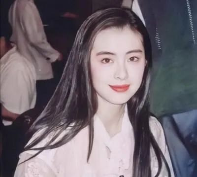 53歲未婚生活凄慘？王祖賢出家後「被酸一臉苦相」　息影16年不工作「依舊瀟灑」網：富婆的快樂你不懂