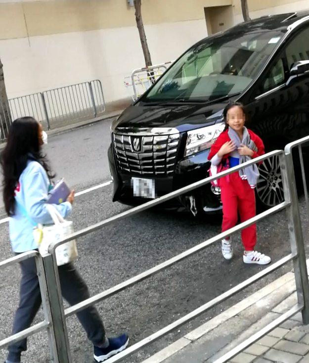 或成下個楊冪？ 趙薇近訪「稱愛情最沒意思」　談女兒小四月「連說3次她很慘」還曾把范冰冰當成媽