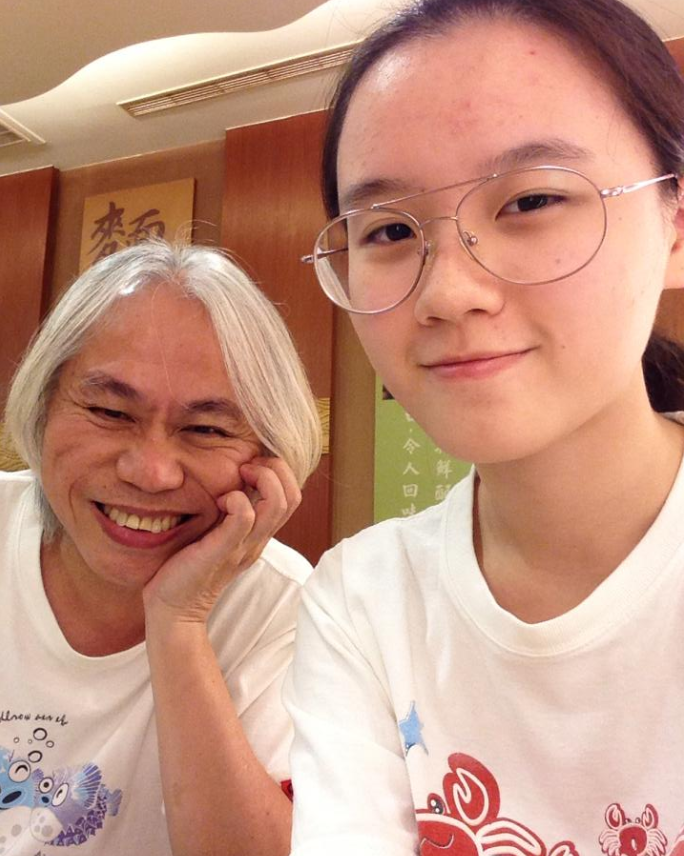 長跑7年！台灣爺孫戀傳低調結婚「林靖恩戴婚戒現身」　身材發福疑懷孕「父親一夜白頭」祖母：當作沒她了