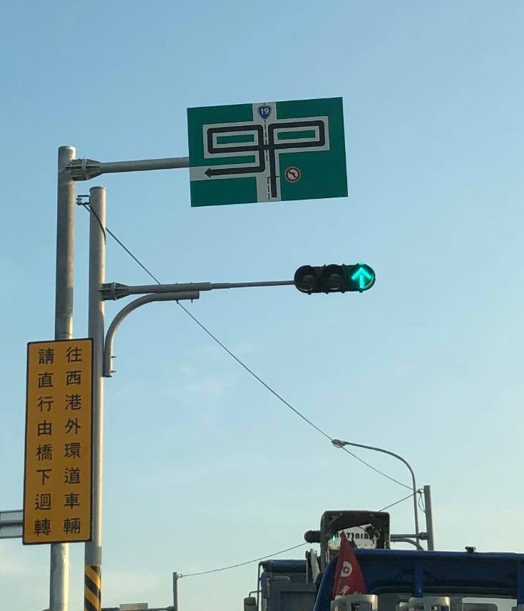 只是想左轉！網友在台南騎車驚見「七段式轉彎」　當地居民「完全沒鳥告示牌」：你外地來的吧？