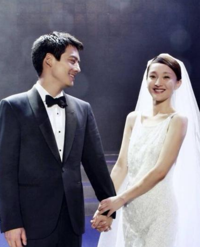 才被爆出老公偷吃！周迅立刻宣布「結束6年婚姻」：祝安好　被小三強勢逼宮「她舉動很大氣」