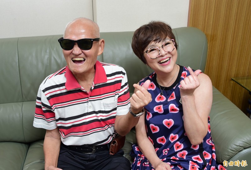 拒靠接濟！李炳輝考上街頭藝人「淡水市場奮力賣唱」　近況曝光樂觀喊：靠自己養活