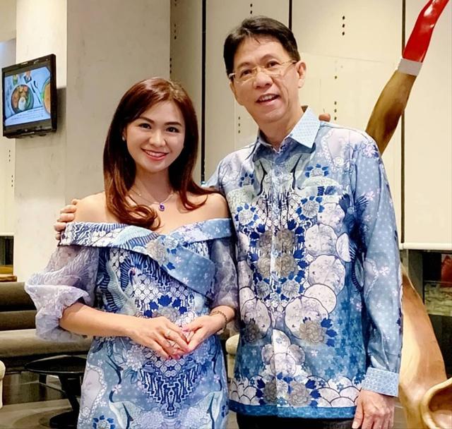 把老公熬成了爹！53歲奶奶「和丈夫合照像父女」與兒子孫子卻像一家3口　「凍齡」大揭秘：越活越年輕