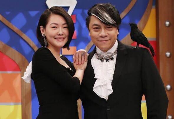 受夠了染髮！42歲小s「曬頭頂白髮」接受變老　直言讓其自由生長「曝超年輕心態」：已做好準備