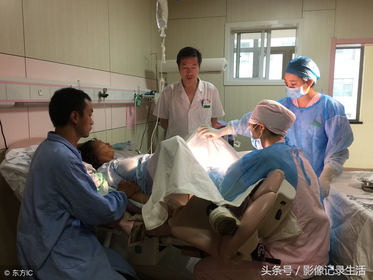 沒手又沒腳！35歲殘疾女順產健康男嬰　「跪行上大學」用堅強撐起一個家：詮釋母愛偉大❤️