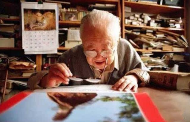 心裡容不下任何人！奉母命「牽手不孕妻40年」無子也甜蜜　太太走後「他終身不再娶」唯有一心願