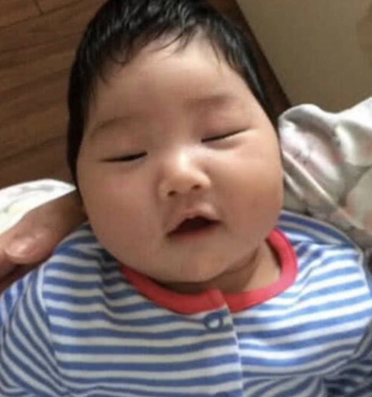 女大十八變！寶媽曬女兒「出生與5歲」時對比照　「樣貌變化」網友不敢認：確定同一個人嗎