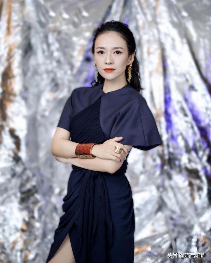 公車現最美老人！打瞌睡「都那麼優雅」　 側顏氣質絕佳「模樣動人」網嗨翻：根本老版章子怡♥