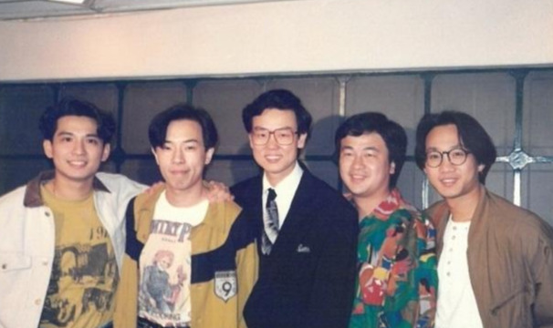 捧紅了周潤發甄子丹！身居高位仍對「患癌多年妻子」不離不棄　「如今74歲身價百億」成人生贏家