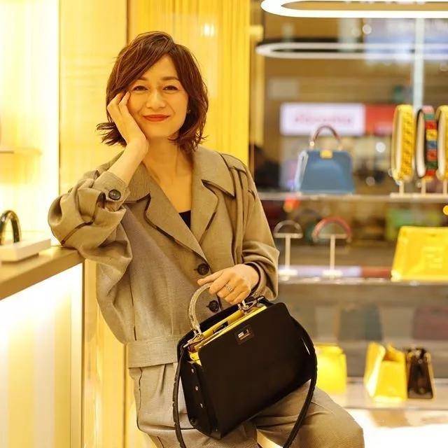 越簡單越美！51歲日本媽媽「教你基本款穿搭」優雅又自然　「矮個子不到160」也能穿出名模氣質