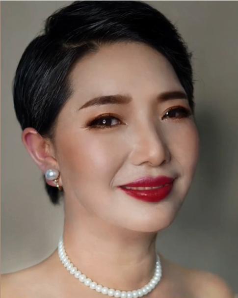 我要奶奶變公主！6歲孫女為環衛工奶奶「預約化妝」　 戴上皇冠後驚艷全網：根本公主本人♥