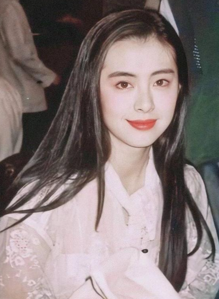 看不出真實年齡！3孩美魔女媽媽「與長子合影」年輕似姐弟　曬私下照超完美「身材比臉蛋」還凍齡