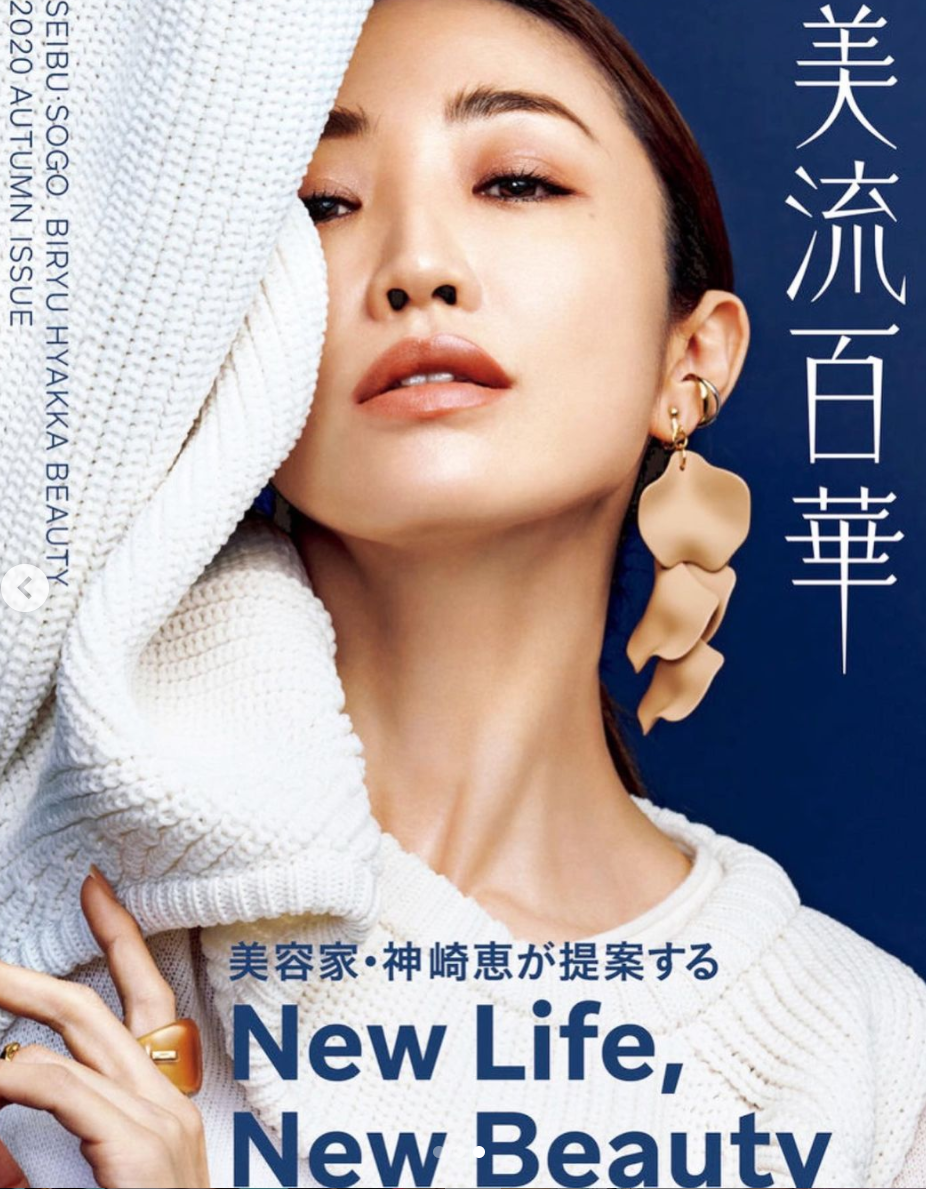 看不出真實年齡！3孩美魔女媽媽「與長子合影」年輕似姐弟　曬私下照超完美「身材比臉蛋」還凍齡