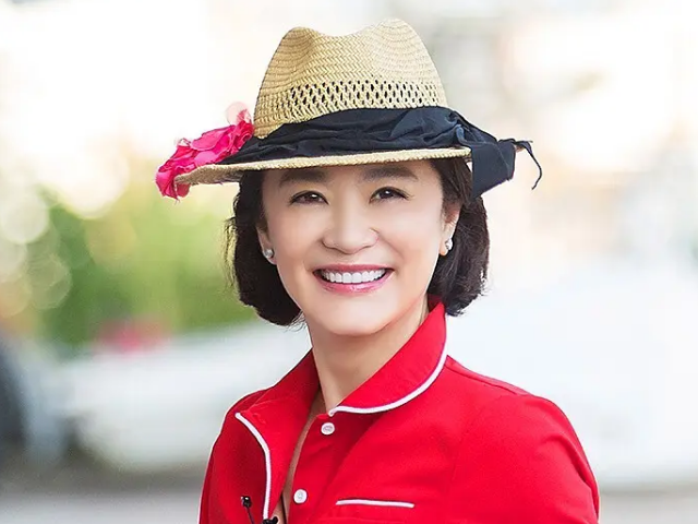 舊到發霉也不洗！林青霞曬閨蜜「35年前送的Lv箱」　誇王祖賢鄧麗君「私下真實面」甜秀姐妹情