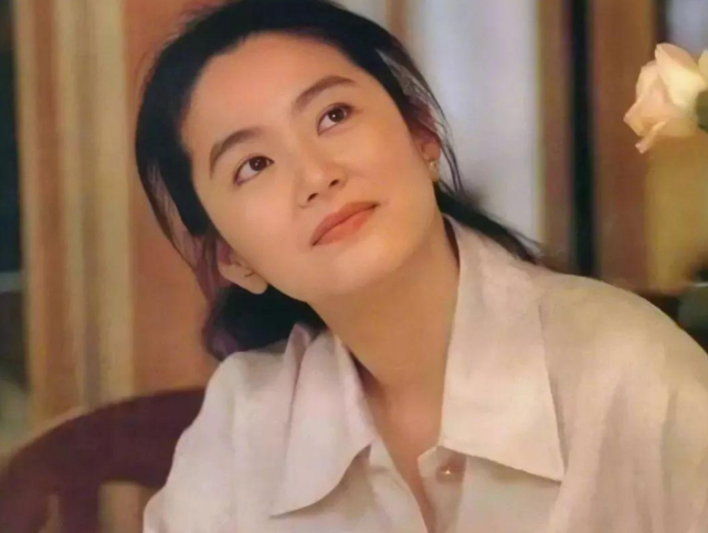 舊到發霉也不洗！林青霞曬閨蜜「35年前送的Lv箱」　誇王祖賢鄧麗君「私下真實面」甜秀姐妹情