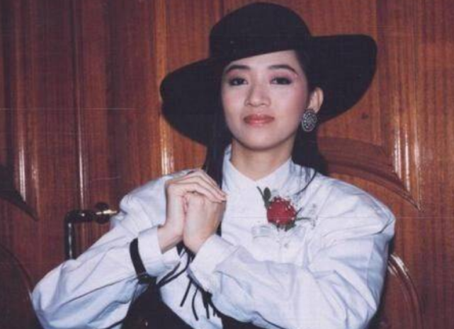 舊到發霉也不洗！林青霞曬閨蜜「35年前送的Lv箱」　誇王祖賢鄧麗君「私下真實面」甜秀姐妹情
