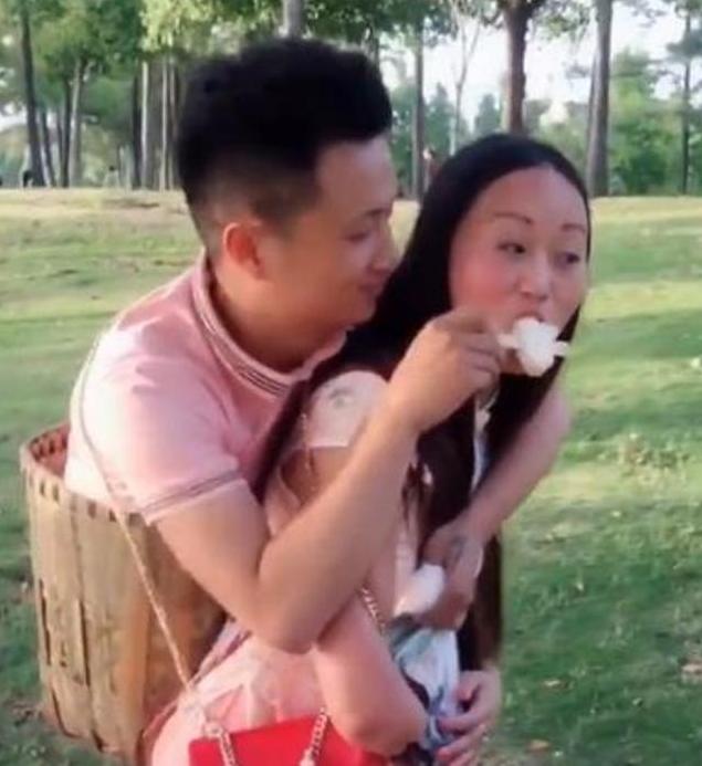 「連體夫妻」分手了！無腿丈夫爆紅後「出軌女粉絲」　苦留斷臂妻一人撫養孩子：真情難抵現實