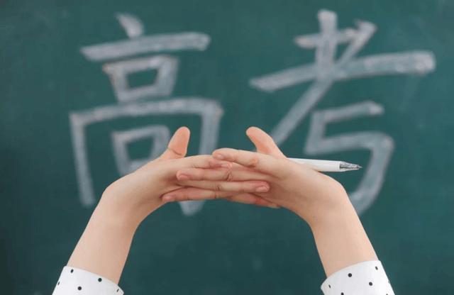 女兒高考估分612！父親喜極而泣「提前擺酒宴請全村」　成績公佈後「臉面掉一地」：賀早了