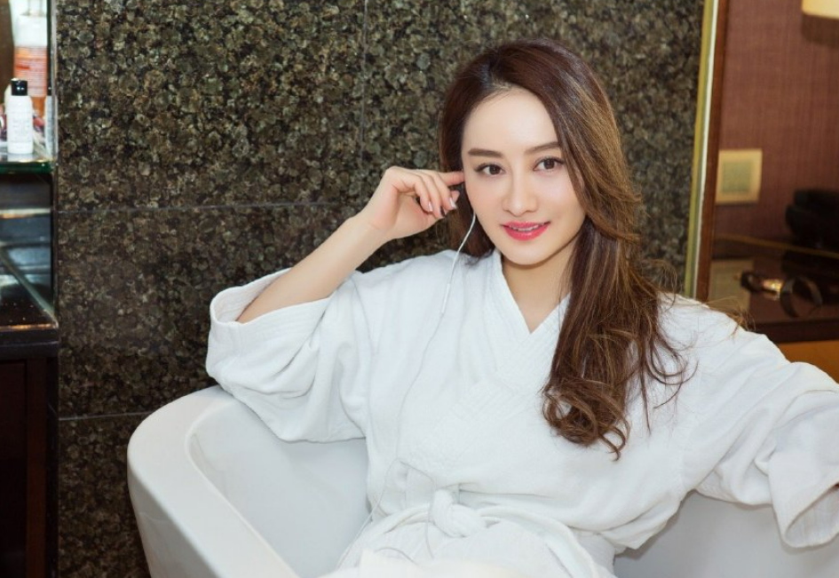 46歲「瓊女郎」陳德容好逆齡！穿浴袍出鏡美貌依舊　嫁百億富豪9年「相約不生子」卻離婚收場
