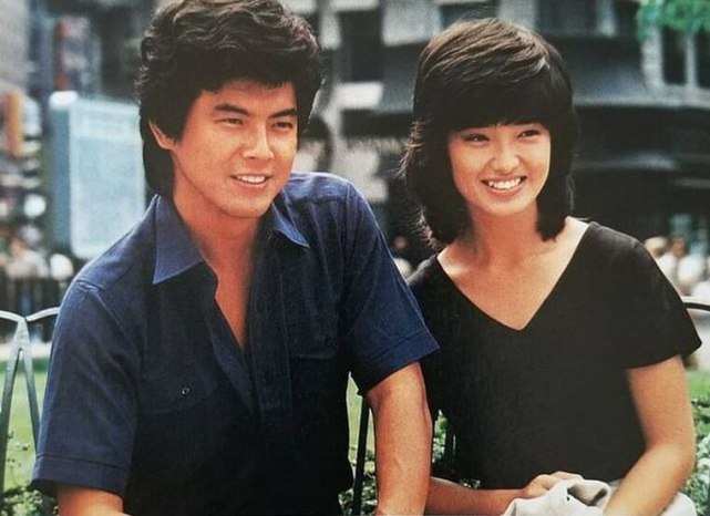 62歲山口百惠近照曝光！首度「與兒媳婦同框」滿面笑容優雅依舊　21歲當紅「為愛隱退當人婦」仍是贏家