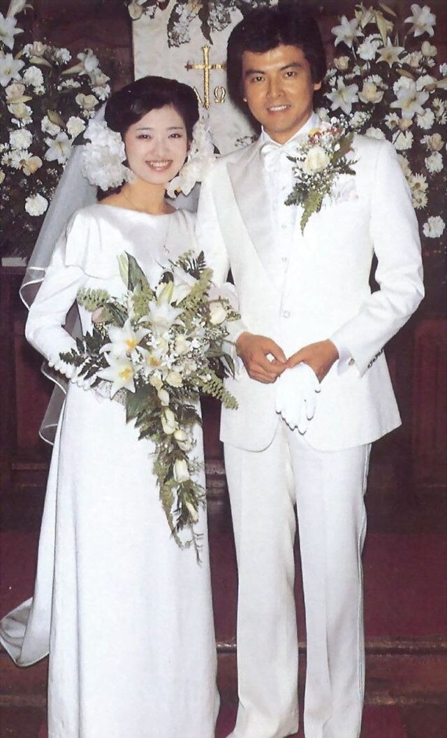 62歲山口百惠近照曝光！首度「與兒媳婦同框」滿面笑容優雅依舊　21歲當紅「為愛隱退當人婦」仍是贏家