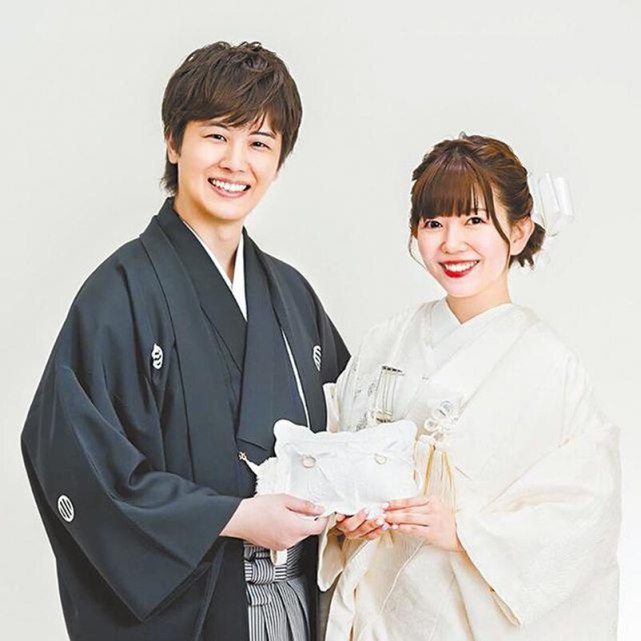 62歲山口百惠近照曝光！首度「與兒媳婦同框」滿面笑容優雅依舊　21歲當紅「為愛隱退當人婦」仍是贏家
